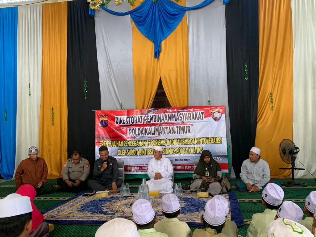 Bidhumas dan Dit Binmas Polda Kaltim Gelar Sosialisasi Pencegahan Terorisme dan Radikalisme di Pondok Pesantren Jami’Atul Islamiyah