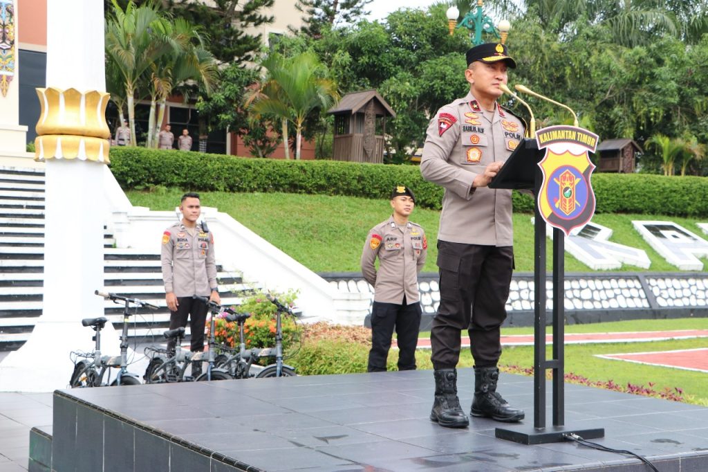 Wakapolda Kaltim Pimpin Apel Pagi dan Berikan Apresiasi kepada Personel dengan Hadiah Sepeda