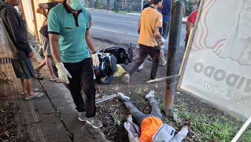 Gegara Menabrak Tiang Baliho, Pemotor Ini Alami Nasib Tragis