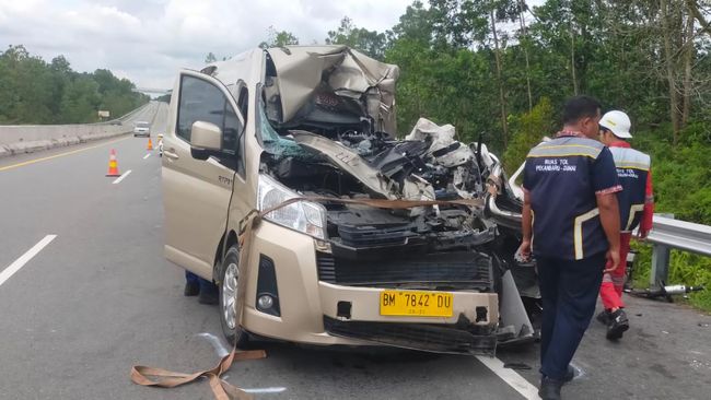 Kronologi Kecelakaan Tol Cipularang: Travel Tabrak Truk, 2 Korban Jiwa