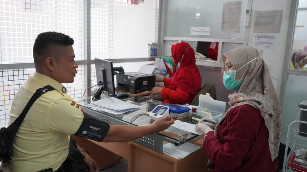 HUT Satpam ke-44, Ditbinmas Polda Kaltim bersama Personel Satpam Gelar Bakti Sosial Donor Darah
