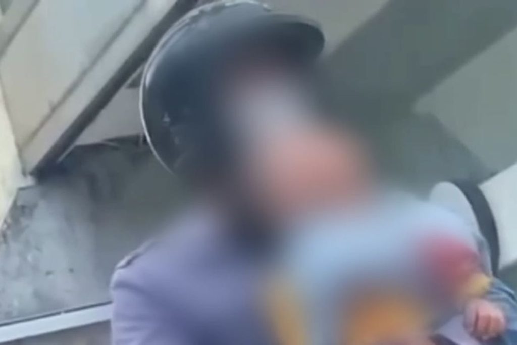 Aksi Kekerasan Pria Berkacamata pada Bocah di Surabaya Tuai Kecaman
