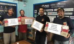 Peduli Bencana, PWI Sukabumi Berikan Bantuan ke Kecamatan Pabuaran