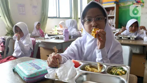 Menko Polkam Jelaskan Ketiadaan Susu dalam Program Makan Bergizi Gratis: Utamakan Gizi Minimal