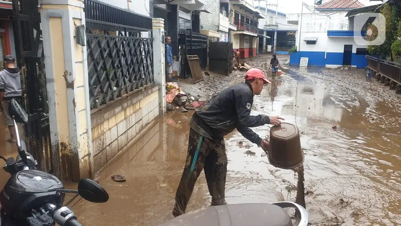 Evakuasi Warga Dilakukan Akibat Banjir dengan Ketinggian hingga 70 Sentimeter