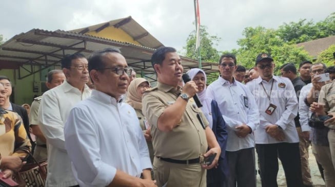 Meski Pramono dan Rano tidak ikut hadir, Tim Transisi tetap menemui Pj Gubernur Jakarta guna mendiskusikan isu ini.