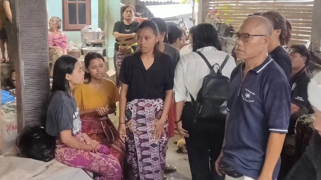 Keluarga Pekerja Migran Buleleng Dapat Bantuan: Akta Kematian dan Beasiswa untuk Anak