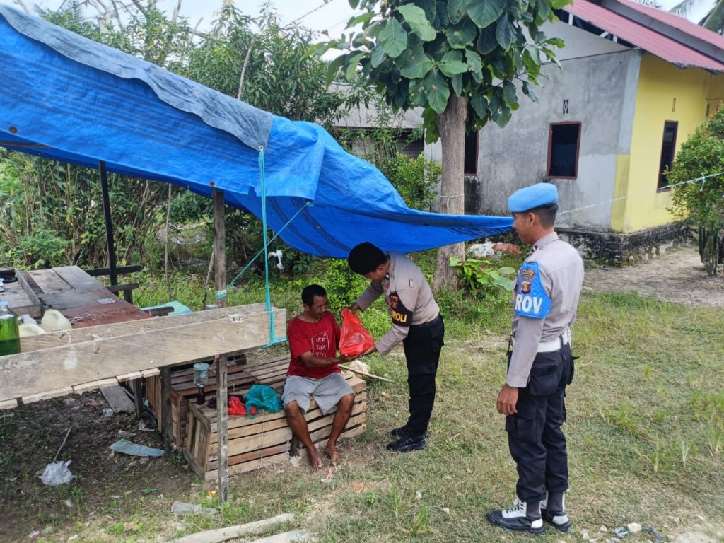 Polsek Babulu Gelar Aksi Sosial, Salurkan Bantuan kepada Warga Kurang Mampu