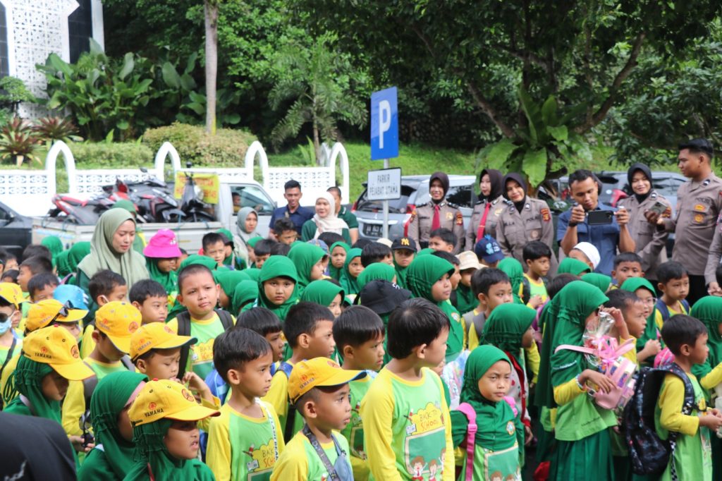 Polda Kaltim Gelar Sosialisasi dan Edukasi untuk Siswa SD Patra Dharma 1 Balikpapan