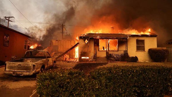 Pacific Palisades Terbakar, Kebakaran LA Rambah Kawasan Super Elite