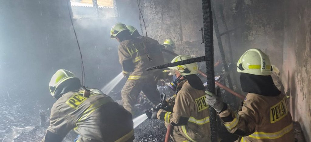 Bangunan Terbakar Hebat di Muratara, Sekuriti Tewas Terpanggang