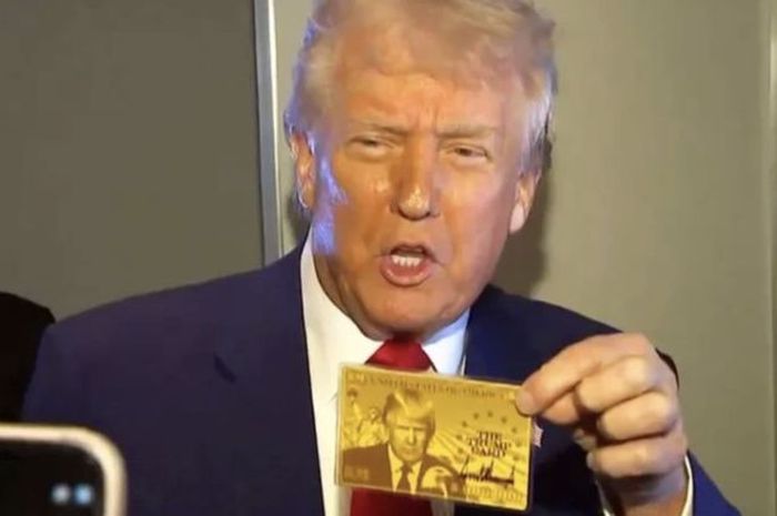 Trump Umumkan ‘Gold Card’ Rp83 Miliar untuk Warga Asing