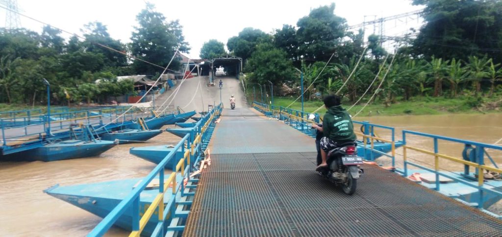 Izin Jembatan Perahu Karawang Dipermasalahkan Setelah Lama Beroperasi