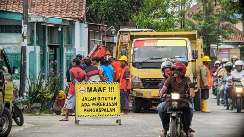 Baru Tiga Hari, Portal Dirobohkan