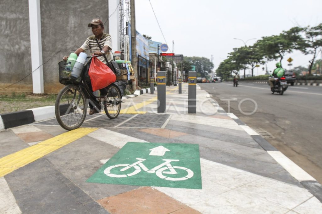 Koalisi Pejalan Kaki Tolak Jalur Sepeda di Trotoar