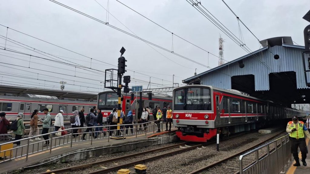 11 Juta Penumpang Padati KRL dan Kereta Bandara saat Lebaran