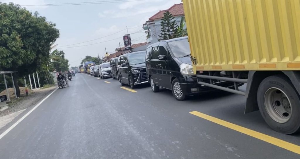 Jalur Pantura Macet, One Way Diperluas hingga Palikanci