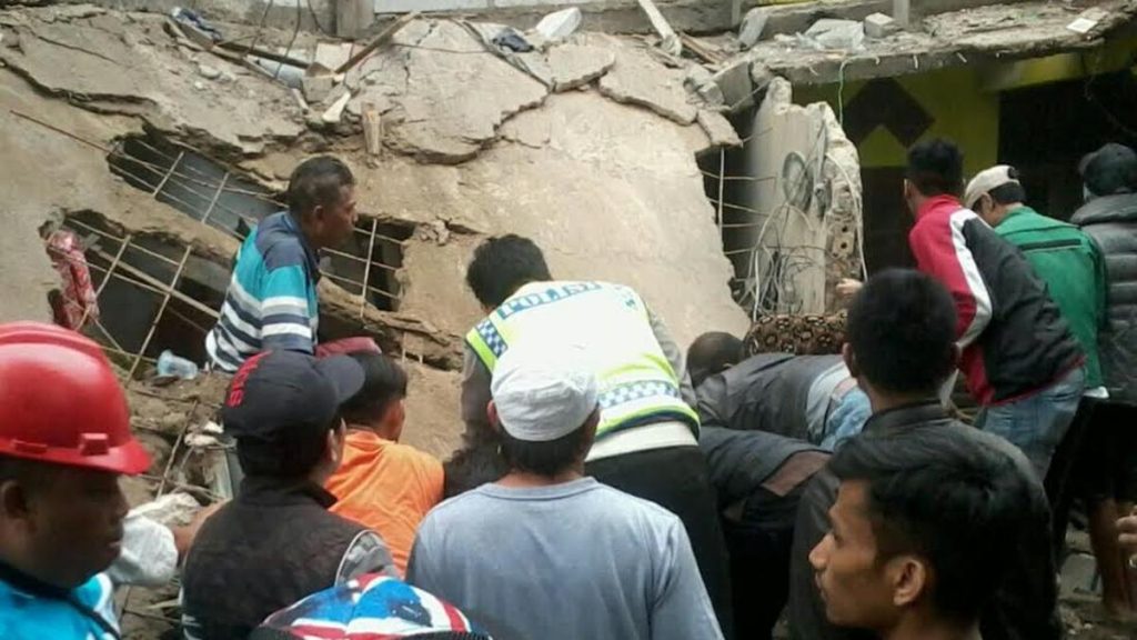 Rumah Ambruk di Bogor, Remaja Tertimpa Reruntuhan