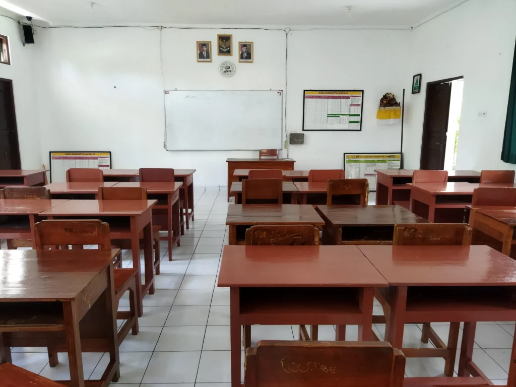 Guru Biologi SMA Bandung Barat Minta Maaf Usai Video Kontroversial Viral