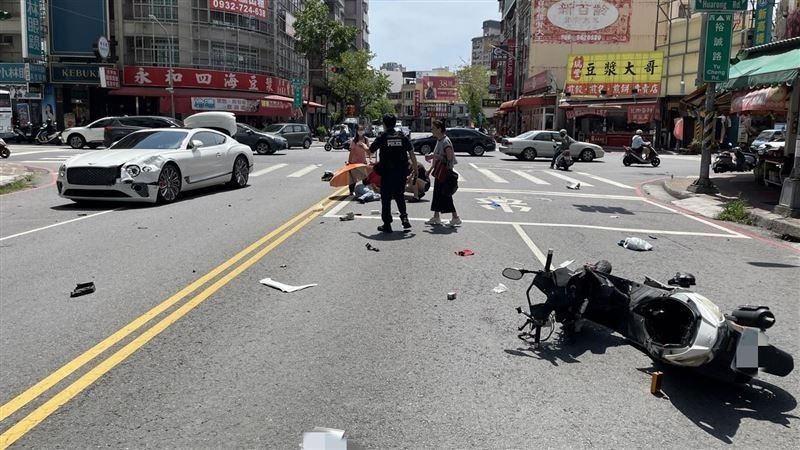Mobil Hantam Pejalan di Taiwan, 3 Tewas