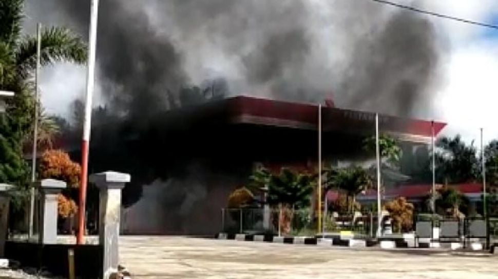 Kebakaran SPBU Rusak Gedung KUA Yogyakarta