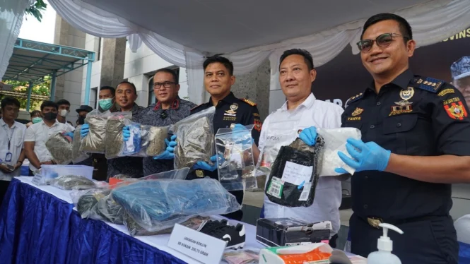 Polisi dan Bea Cukai Tangkap Pengedar Narkoba di Jakarta dan Bali