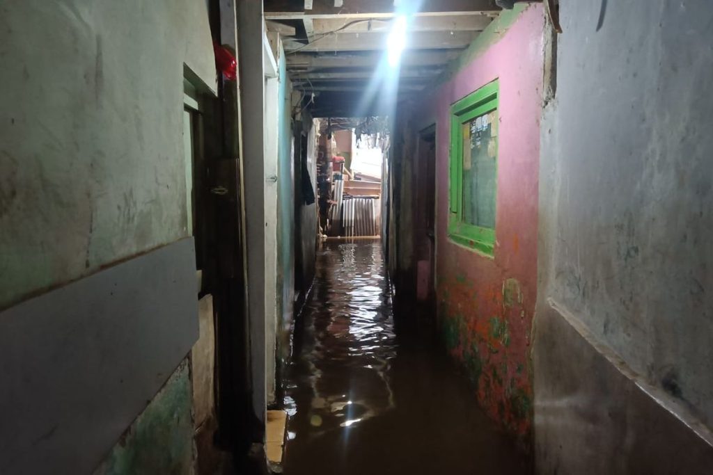 Banjir Rob Rendam Bangkalan, Sungai Makin Dangkal