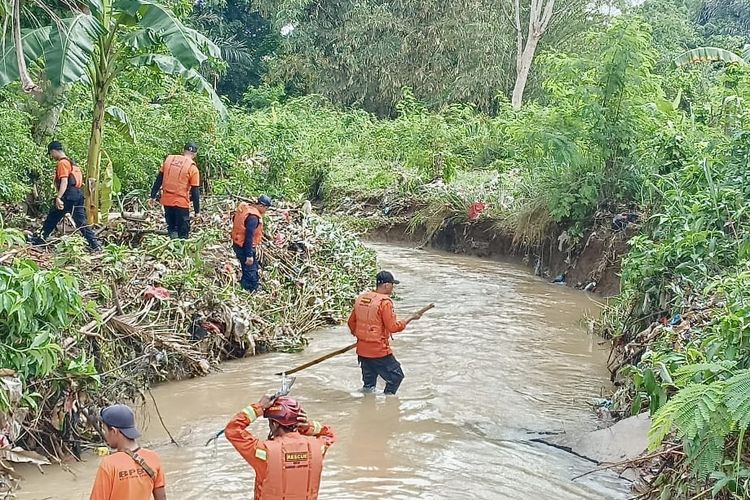 Balita Hilang di Sungai Pasuruan