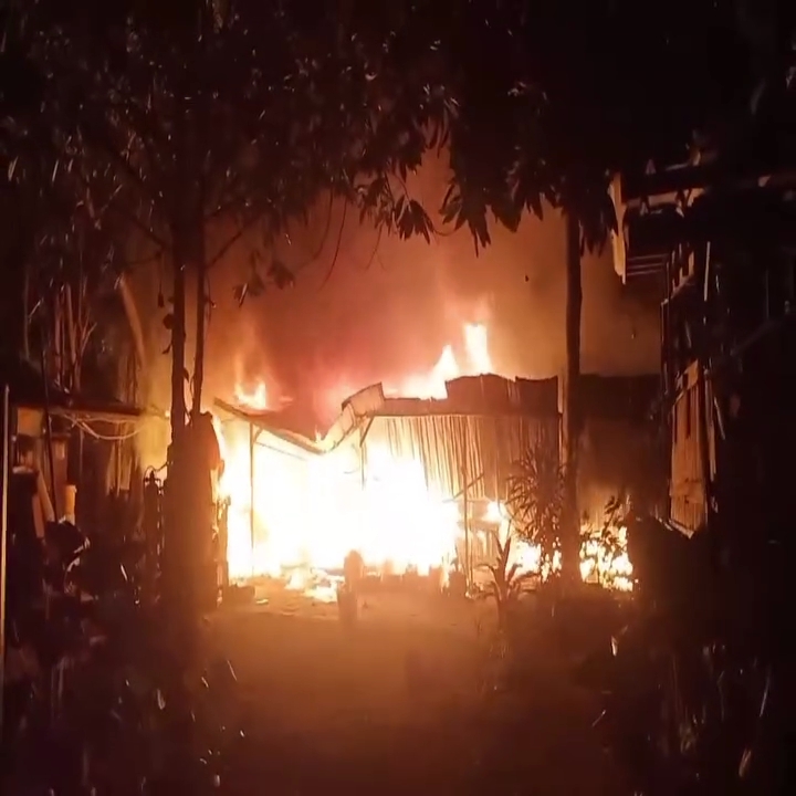 30 Lapak Palet Terbakar di Cikarang