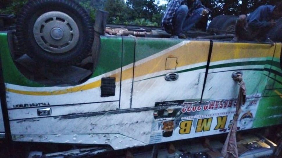 Rem Blong, Bus ALS Terguling di Padang Panjang