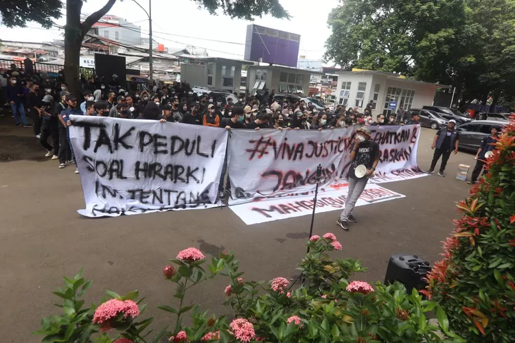 Dekan Diganti, Mahasiswa FH UKSW Melawan