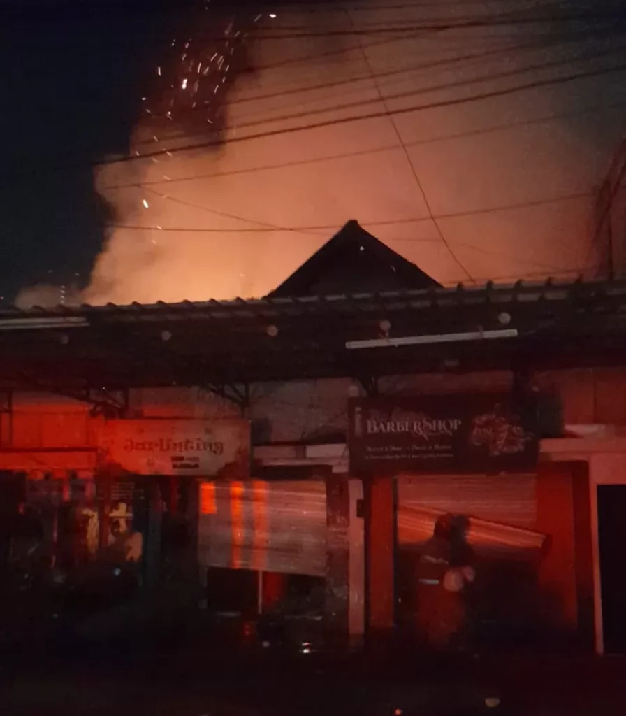 Empat Kios Terbakar di Wonokromo