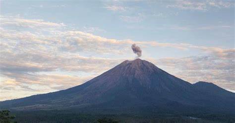 Semeru Erupsi Lagi, Abu Capai 700 Meter