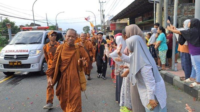 36 Biksu Menginap di Gereja Katolik Kendal
