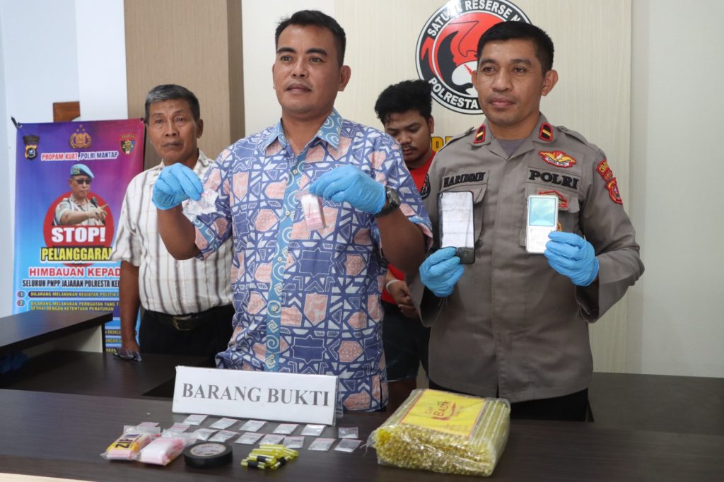 Penjual Es Teh Edarkan Sabu, Diciduk Polisi