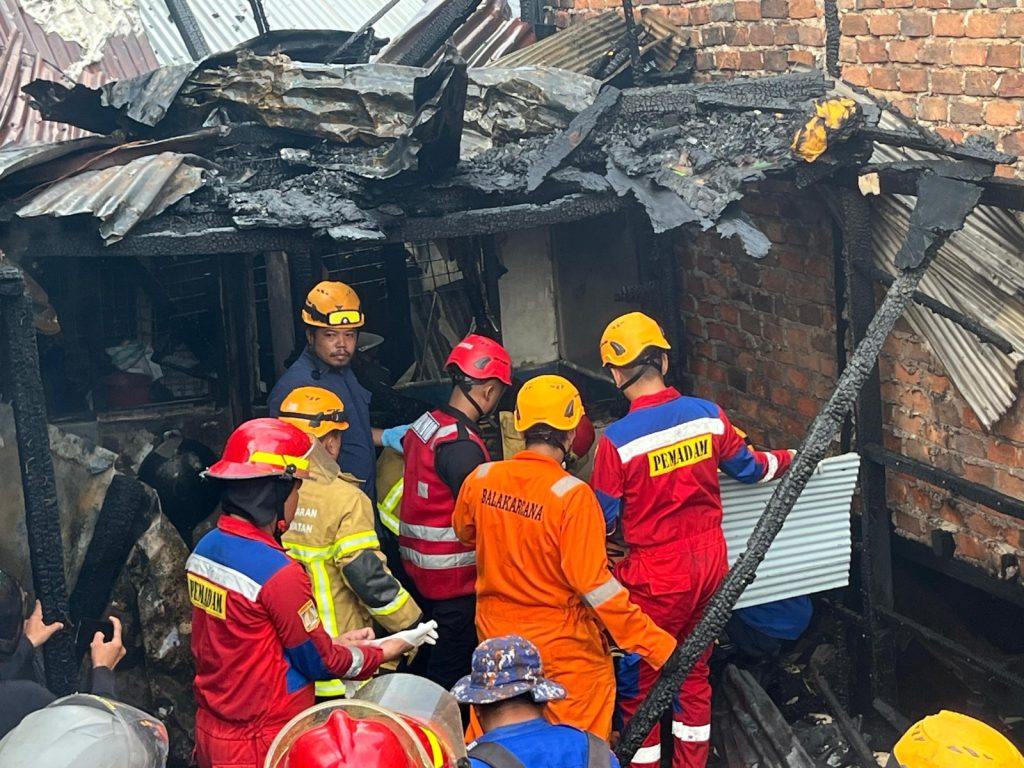 Kebakaran Karang Anyar, Brimob Turun Tangan