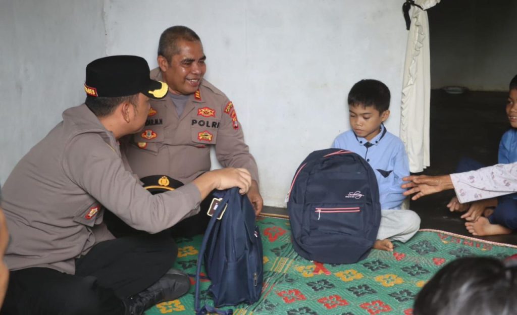 Dua Bocah Lampung Sentuh Hati Polri