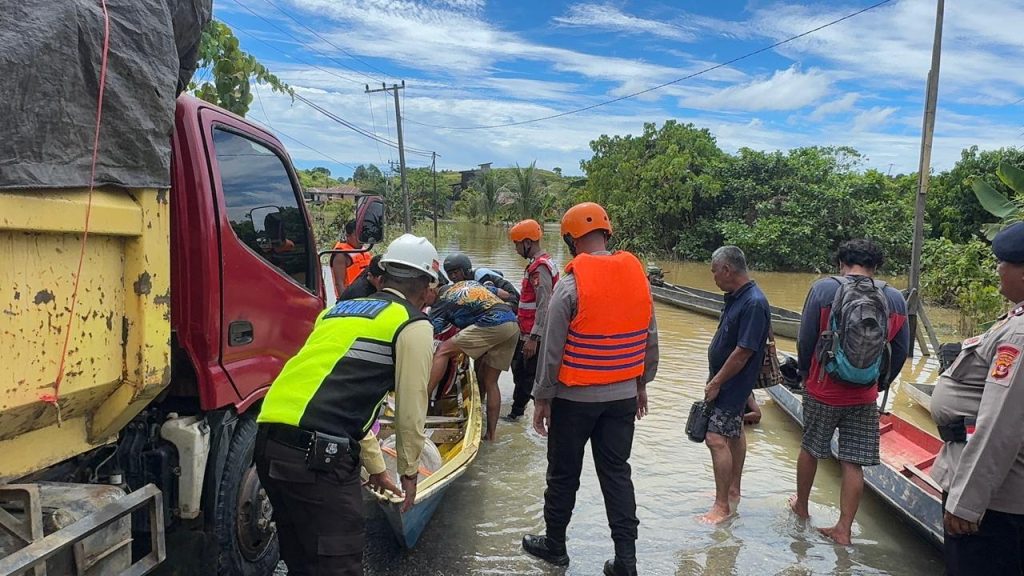 Banjir Landa Berau, Brimob Gerak Cepat