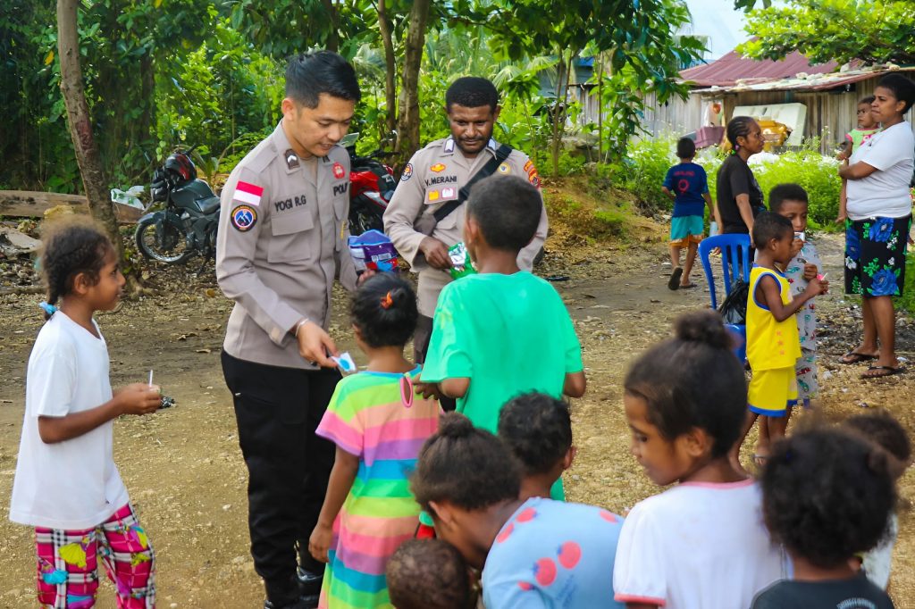 Satgas Cartenz Gelar Kegiatan Humanis di Entrop