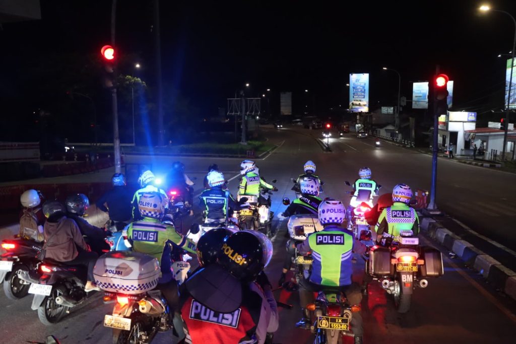 AKBP Ratna Temukan Remaja Miras Saat Patroli Malam