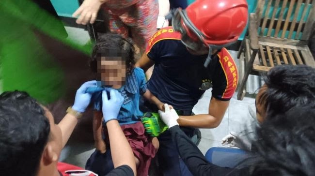 Tangan Bocah Tersangkut di Kloset, Dievakuasi Damkar