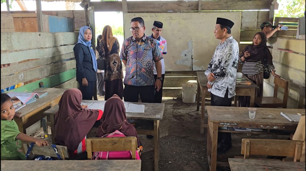 SDN 408 Ongkoe, Sekolah Negeri Tanpa Kelas Layak