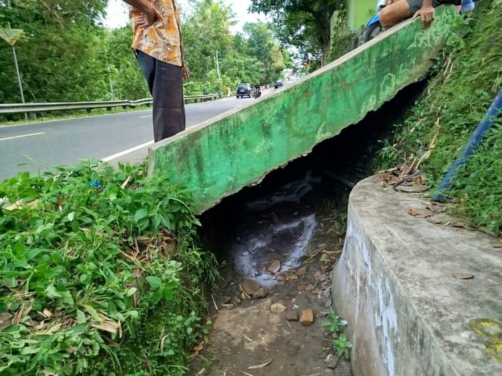 Motor Oleng, Pemuda Tewas Masuk Gorong-Gorong