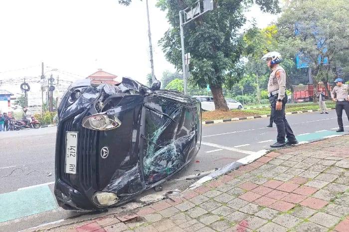 Taksi Online Terbalik, Pelajar Terluka