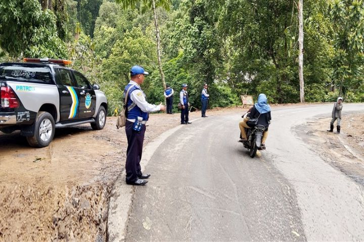 Longsor di Piket Nol, Lalu Lintas dialihkan