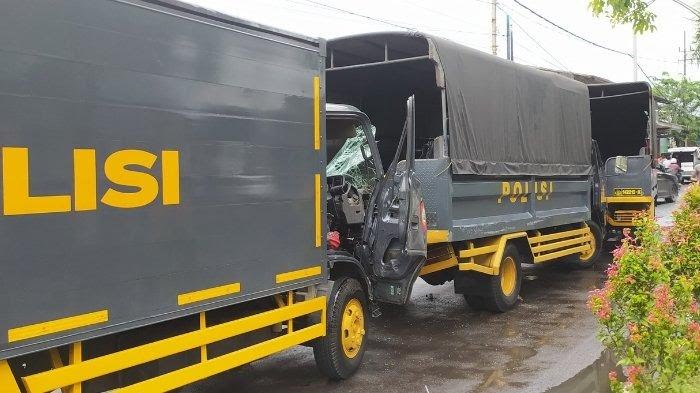 Truk Polisi Tabrakan, Tiga Terluka