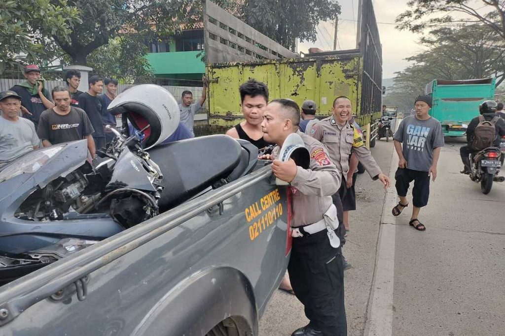 Tabrak Truk di Cicalengka, Dua Tewas