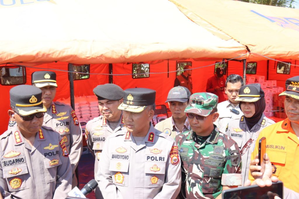Kapolda Bengkulu Bantu Korban Gempa 6,3 SR