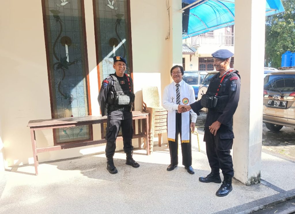 Pengamanan Gereja oleh Brimob Kaltim Rutin Dilakukan
