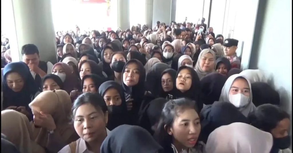 Ricuh di Job Fair Bekasi, Berebut QR